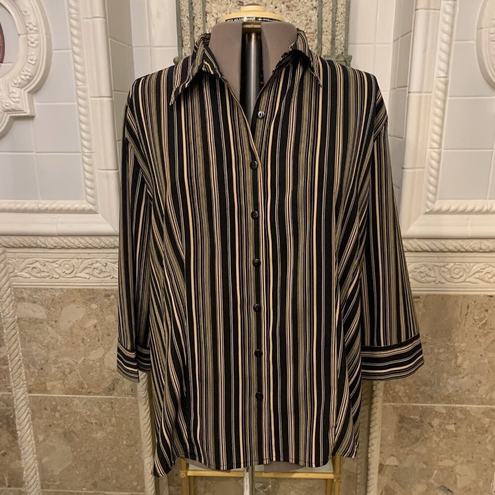Esmeralda. Size 2X. 3/4 Sleeve. Button Up Stretch Stripe Shirt. B58